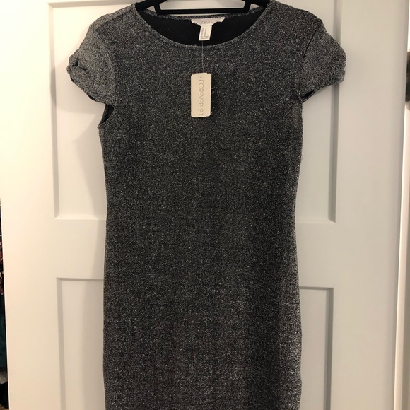 Forever 21 Festive Dress - Picture 1 of 2